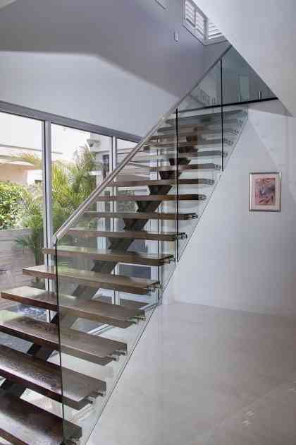 staircase-glass-railings-modern-natural-design-white-wall