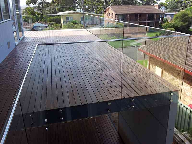stainless-steel-glass-balcony-railing-designs