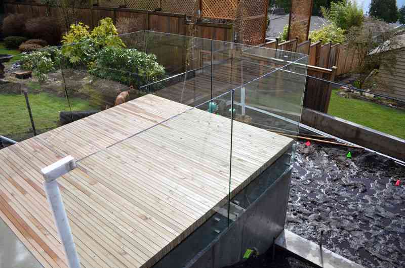 wood-deck-with-glass-guards-01